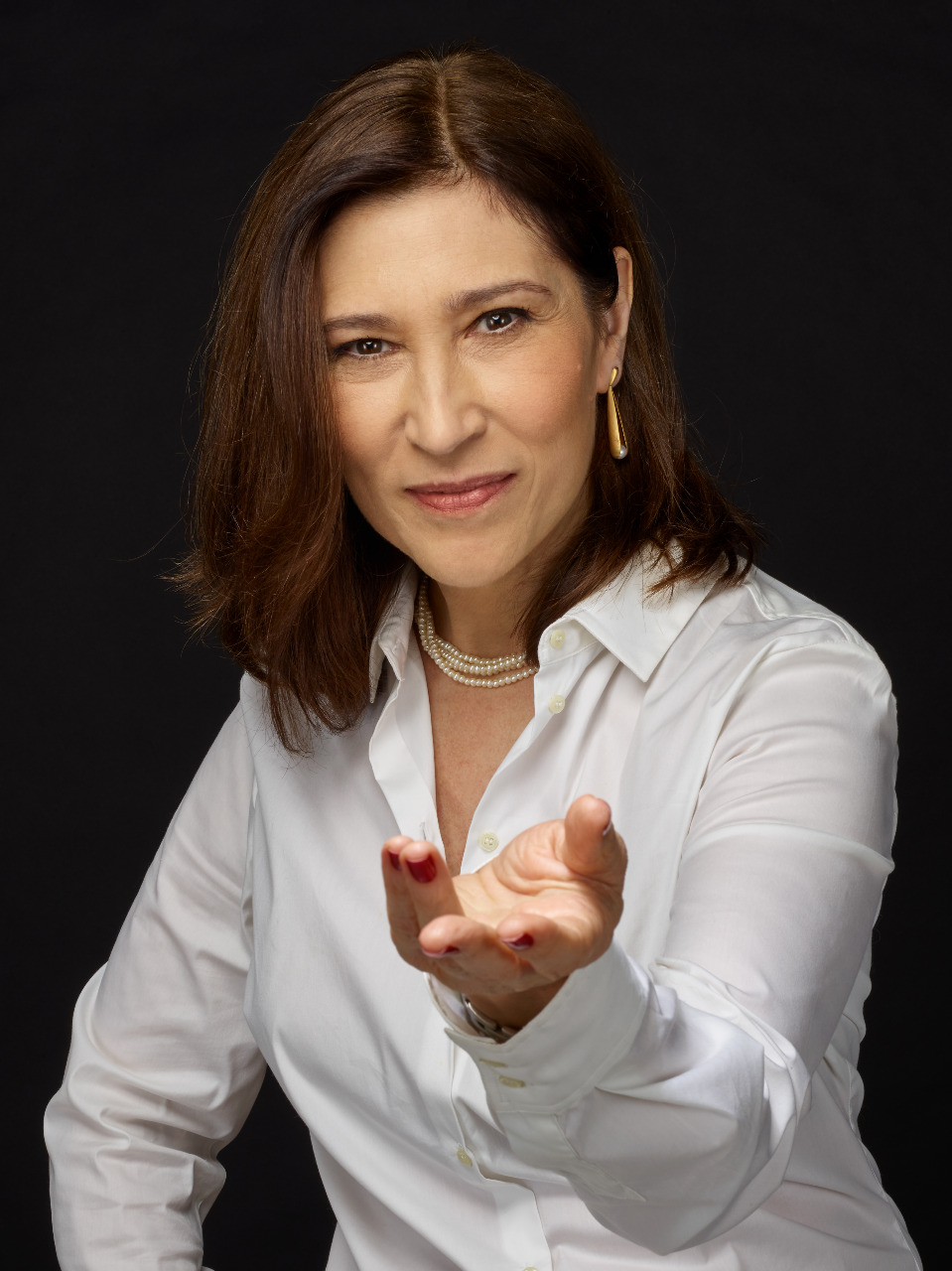 UhySGPjN Beth Goulart