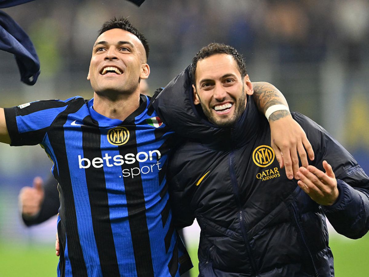 Lautaro Martinez e Çalhanoglu comemora no San Siro a vitória da Inter de Milão - Reprodução: Instagram/Inter de Milão 