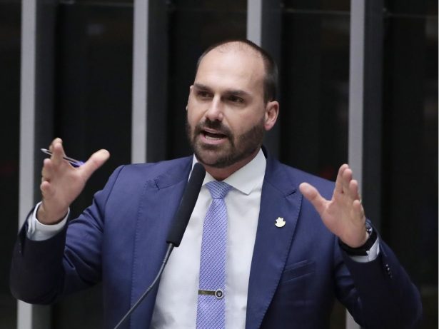 Conselho de Ética da Câmara rejeita cassação contra Eduardo Bolsonaro e arquiva processo