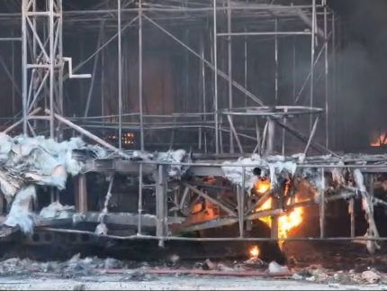 Unidos do Jacarezinho lamenta incêndio e agradece apoio de agremiações após perda no barracão