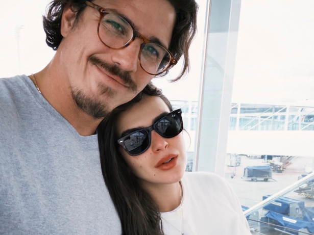 Mari Saad explica por que ainda não revelou nome e sexo do bebê com o ator Rômulo Arantes