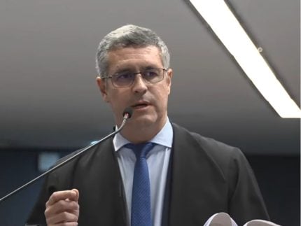 Ministra Cármen Lúcia corrige advogado de Ramagem e defende processo eleitoral no Brasil