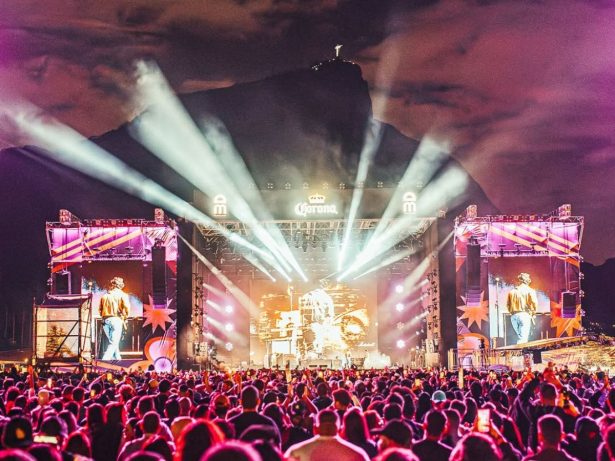Memória e emoção: Doce Maravilha estreia festival com noite de nostalgia