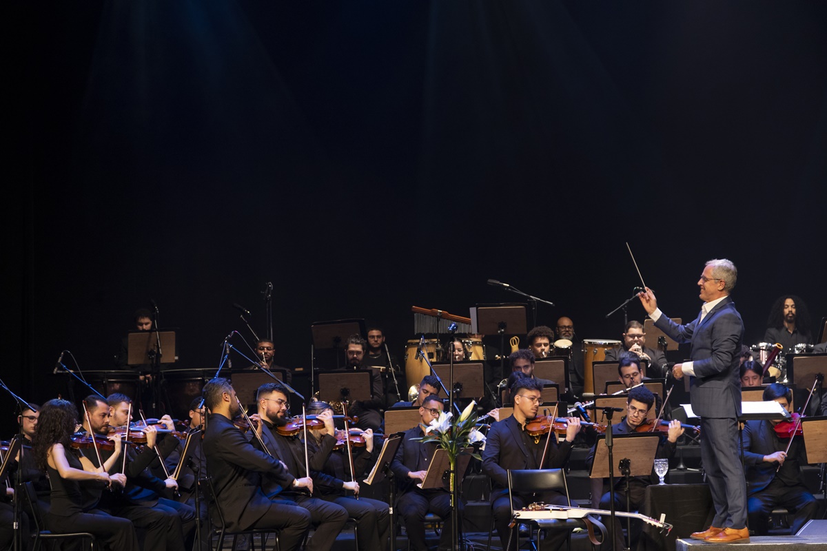 Vanessa da Mata e Orquestra Heliópolis unem o popular ao erudito em espetáculo no Teatro Bradesco / Foto: Bianca Tatamiya