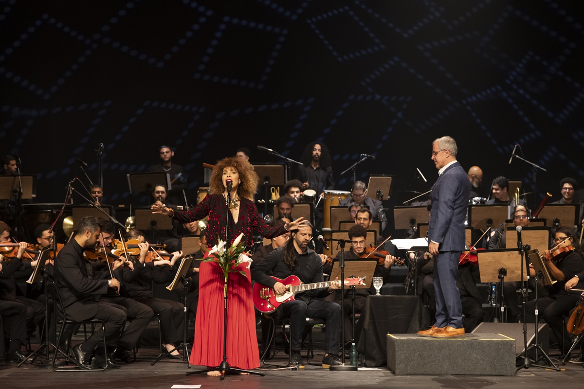 Vanessa da Mata e Orquestra Heliópolis unem o popular ao erudito em espetáculo no Teatro Bradesco / Foto: Bianca Tatamiya