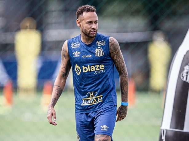 Neymar desabafa em live e diz ser criticado injustamente: “Não estão no meu dia a dia”