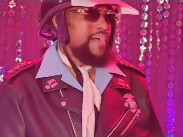 Morre Victor Willis, vocalista do Village People e autor de Y.M.C.A.