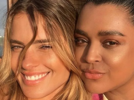 Após velório, Carolina Dieckmmann se declara em poesia para Preta Gil: “Mudou o mundo”