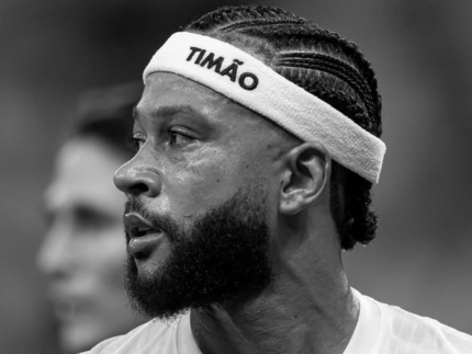 Corinthians pede que Memphis Depay deixe hotel de luxo de R$ 250 mil por mês