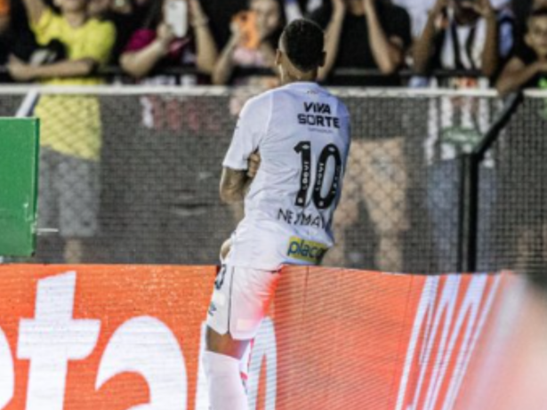 O pai tá on! Neymar brilha com gol olímpico e é aplaudido até pela torcida adversária