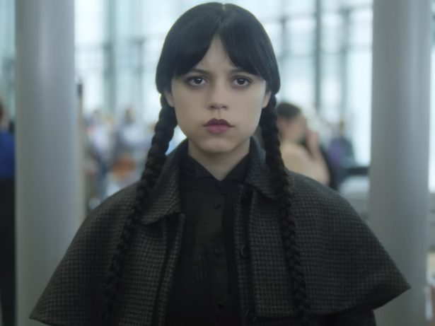 “Wandinha” é renovada para 3ª temporada antes mesmo da estreia da 2ª na Netflix