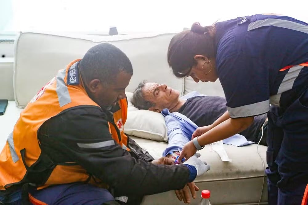 Mário Gomes desmaia em casa no Rio de Janeiro (Foto: Dilson Silva / Agnews)