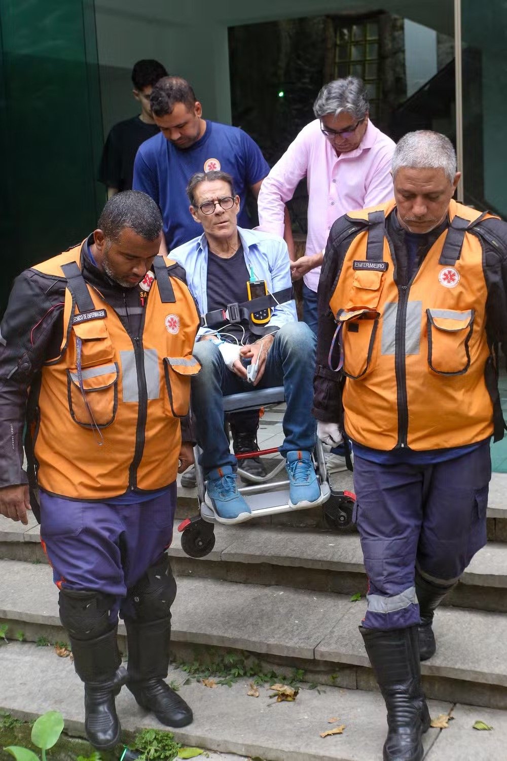 Mário Gomes desmaia em casa no Rio de Janeiro (Foto: Dilson Silva / Agnews)