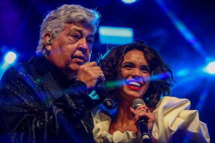 Giovana Cordeiro cantou com Sidney Magal em show para 2 mil pessoas