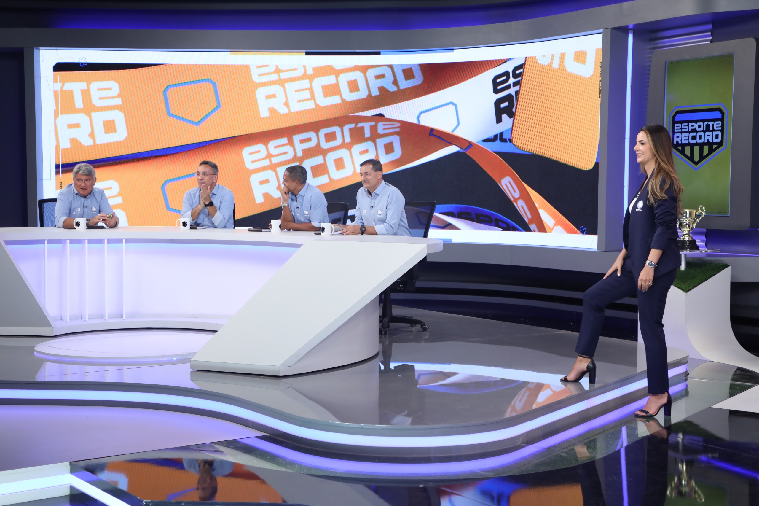 Esporte Record com Cleber Machado, Paloma Tocci, Dodô, Mauricio Noriega e Salvio Spinola / Divulgação: Record 