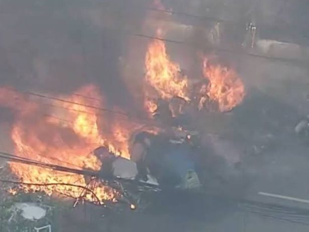 Avião de pequeno porte cai em avenida movimentada na zona oeste de São Paulo