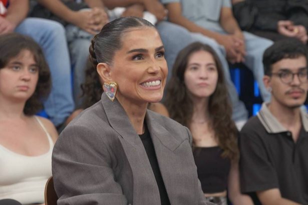 Deborah Secco explica como separa vida pessoal da profissional: “É muito distinto”