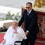 Papa Francisco fez agradecimento e gesto de despedida entre suas últimas palavras