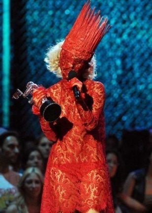Antes de Lady Gaga dominar Copacabana, relembramos 10 looks que marcaram sua carreira 4 WhatsApp Image 2025 05 02 at 15.01.19 2