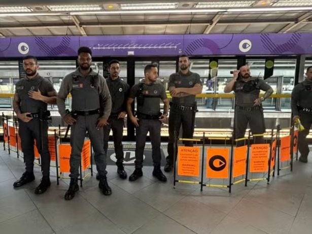 Passageiro morre ao ficar preso em porta de trem em São Paulo