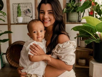 Mãe em dose dupla, Ary Mirelle compartilha as alegrias e os desafios da maternidade