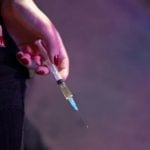 Cerca de 12 pessoas são presas na França suspeitas de ataques com seringas