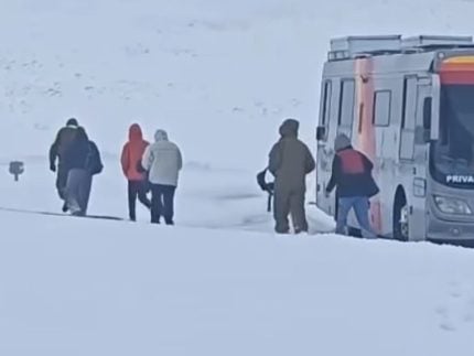 Turistas brasileiros são resgatados após ficarem presos em nevasca no Chile