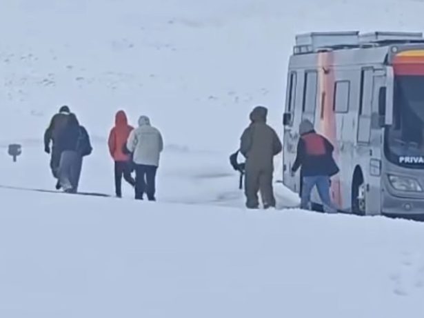 Turistas brasileiros são resgatados após ficarem presos em nevasca no Chile