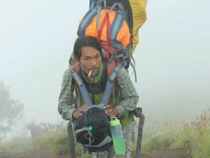 Após arrecadar meio milhão de reais, vaquinha para alpinista indonésio é cancelada