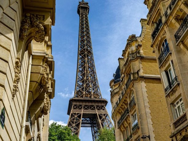 Europa sofre com onda de calor e adota medidas, como o fechamento da Torre Eiffel
