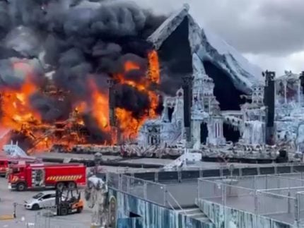 Incêndio destrói palco principal do Tomorrowland na Bélgica