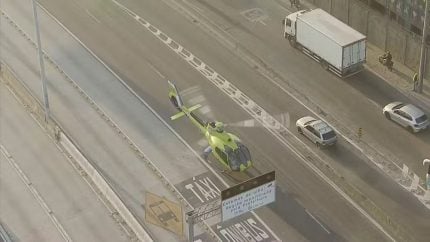 Helicóptero pousa na Avenida Brasil para transporte urgente de órgãos no Rio