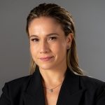 Fernanda Gentil volta à CazéTV e assina contrato até 2028