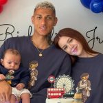 Namorada de Richarlison lamenta críticas à aparência do filho: “Me afeta”