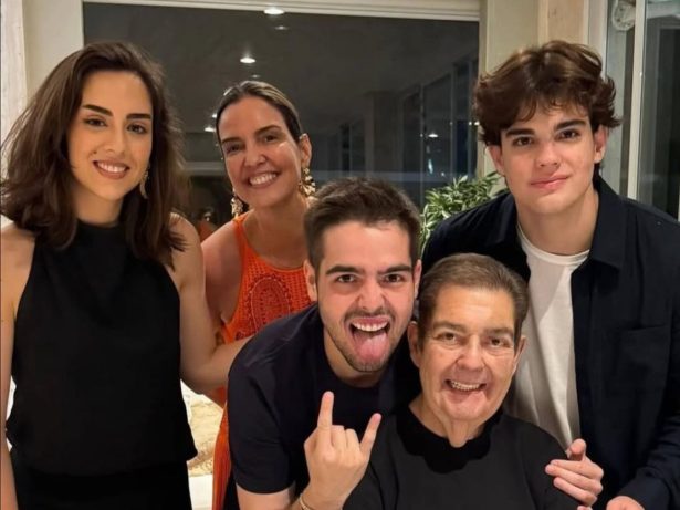 João Silva compartilha momentos com Faustão, mãe e irmãos: “Família é tudo”