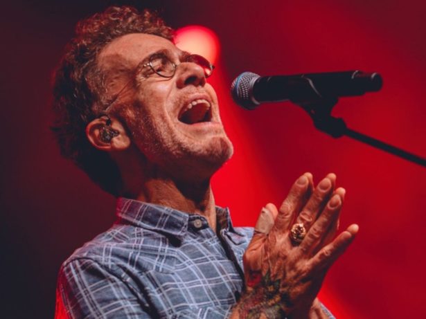 Crítica: Nando Reis emociona com show repleto de clássicos e nostalgia em São Paulo