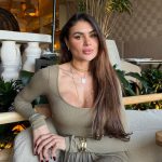 Ex-bailarina do Faustão, Natacha Horana reage a assalto e tem o carro atingido