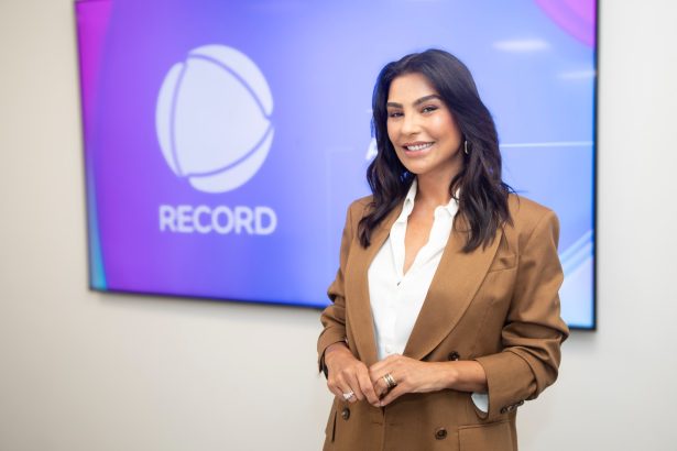 Record contrata Cíntia Chagas para o Domingo Espetacular