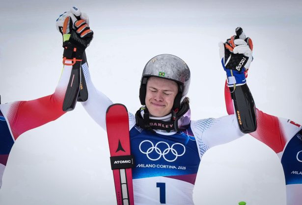 É ouro! Lucas Pinheiro conquista 1ª medalha na história do Brasil nos Jogos de Inverno