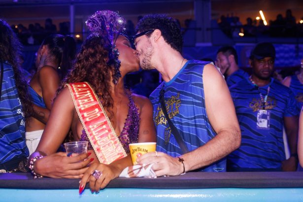Iza abre o jogo sobre vida amorosa após flagra com ator: “Estou feliz”