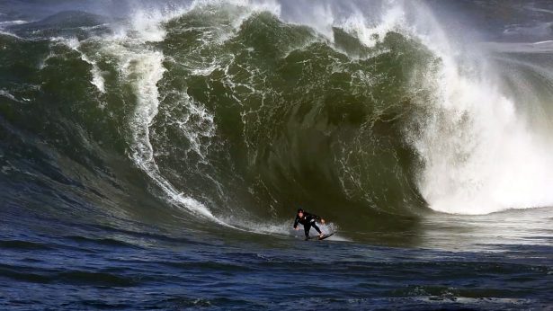 Surfistas da elite das “ondas gigantes” se reúnem em Itacoatiara, em Niterói