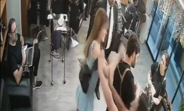Mulher esfaqueia cabeleireiro após não gostar do corte de cabelo em SP; Veja vídeo!
