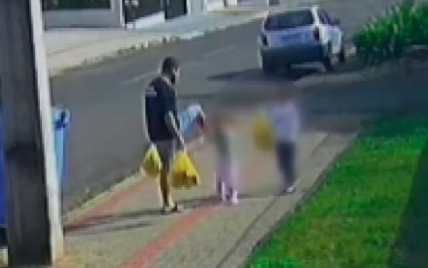 Pai é flagrado chutando filha de 3 anos no Paraná; polícia abre investigação