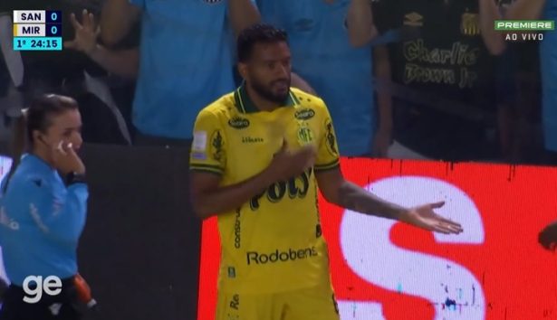 STJD denuncia Santos após cusparada em jogador do Mirassol e pode dar gancho pesado