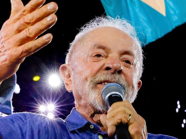 Lula afirma que “mulheres aprendem a tomar toque desde pequenas” ao falar de exame de próstata