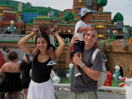 Ary Mirelle curte Orlando com os filhos e se declara: “Tudo é mais especial com eles”