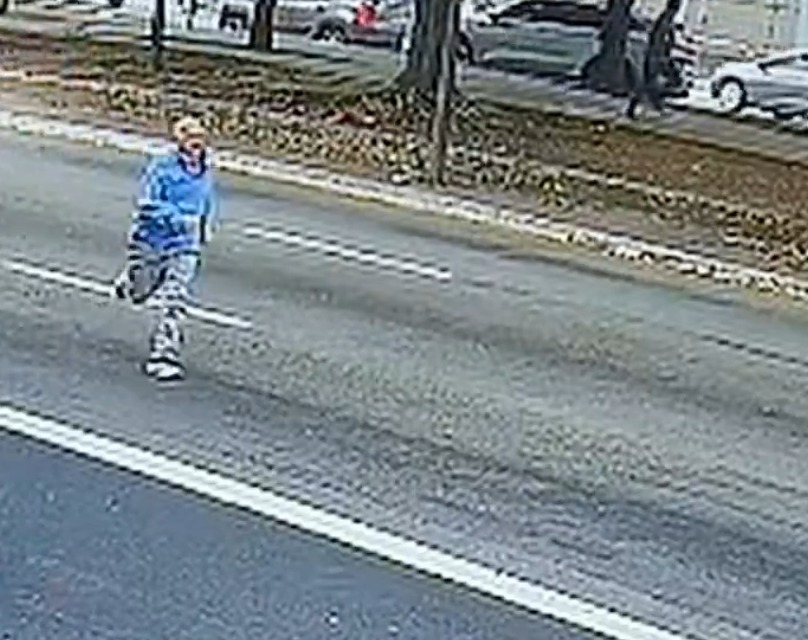 Imagens de câmeras de segurança pegaram o momento que Chaer passa mal ao correr atrás de ladrão / Foto: Metrópoles