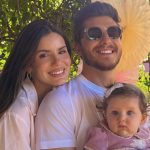 Camila Queiroz avalia mudanças após se tornar mãe: “Versão ainda melhor”