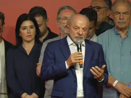 Lula admite surpresa com resultado e diz que esperava vencer eleição no primeiro turno