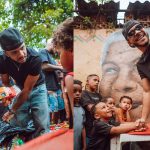 Ex-motoboy que virou promessa do pagode retorna à comunidade onde cresceu e distribui mais de mil brinquedos